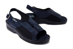 ADANEX ASK84 ASTRA 26190B granatowy, sandały damskie. Niebieskie sandały Adanex, bez wzorów, z gumy, bez obcasa, bez zapięcia. Za 59,95 zł.