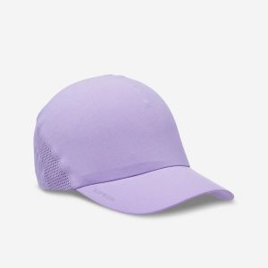 Czapka z daszkiem do biegania Kiprun. Fioletowe czapki KIPRUN, bez wzorów, z materiału. Za 29,99 zł.