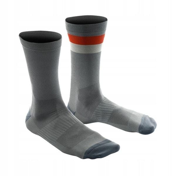 Skarpetki rowerowe Dainese HG AER Socks. Szare skarpetki Dainese, bez wzorów. Za 100,00 zł.