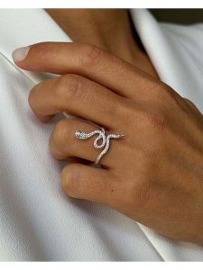 DI GIORGIO Srebrny pierścionek z cyrkoniami rozmiar: 50. Szare pierścionki DI GIORGIO, z cyrkonią, srebrne. Za 86,99 zł.