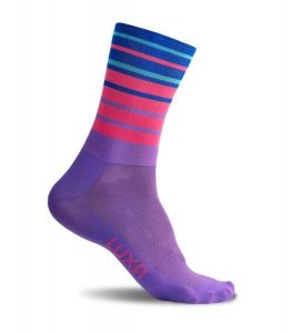 Skarpety Rowerowe dla dorosłych unisex LUXA Dynamic. Czerwone skarpetki LUXA, bez wzorów, z materiału. Za 49,90 zł.