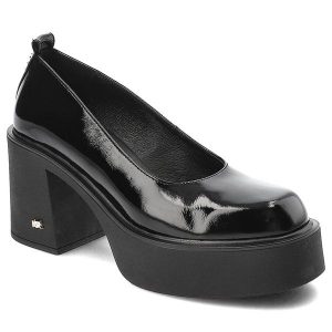 Czarne Półbuty Karino Eleganckie Lakierowane Obuwie Damskie. Czarne półbuty Karino, bez wzorów, z lakierowanej skóry, bez obcasa, na obcasie, bez zapięcia. Za 379,00 zł.