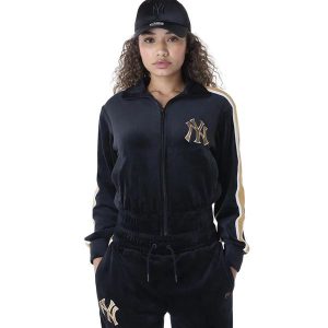 Kurtka welurowa damska New York Yankees Track. Czarne kurtki New Era, s, bez wzorów, z weluru, bez kaptura. W wyprzedaży za 269,00 zł.