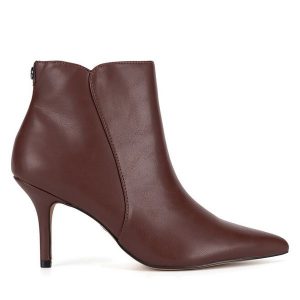 Botki Nine West. Brązowe botki Nine West, bez wzorów, bez obcasa, na szpilce, bez zapięcia. Za 259,99 zł.