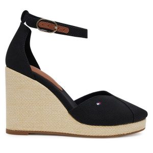 Półbuty Tommy Hilfiger. Czarne czółenka TOMMY HILFIGER, bez wzorów, bez obcasa, na koturnie, bez zapięcia. Za 239,99 zł.