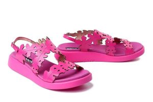WONDERS C-6551 fucsia, sandały damskie. Czerwone sandały Wonders, bez wzorów, bez obcasa, bez zapięcia. Za 539,90 zł.