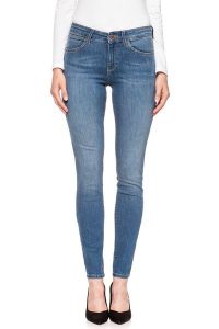 WRANGLER SKINNY YUCCA VALLEYS W28KTQ21T 112128335. Niebieskie rurki Wrangler, z jeansu. W wyprzedaży za 89,99 zł.
