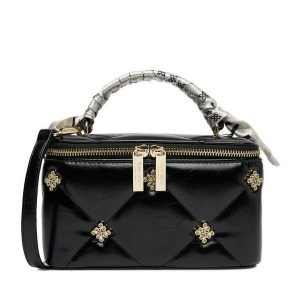 Torebka Nine West. Czarne kuferki Nine West, bez wzorów, bez dodatków. Za 259,99 zł.