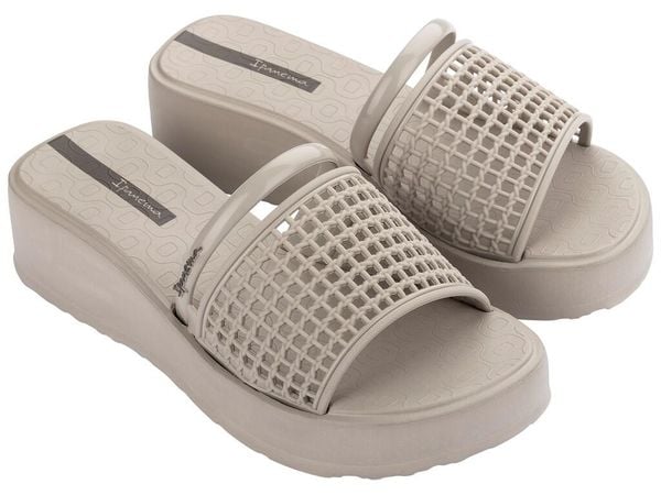 Klapki damskie japonki Ipanema Essence. Szare klapki Ipanema, bez wzorów, z gumy, bez obcasa. Za 179,00 zł.