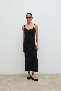 Sukienka na ramiączkach z prążkowanej dzianiny w kolorze TOTALLY BLACK - CARMEN MAXI-S/M. Czarne sukienki Marsala, m, bez wzorów, z bawełny, bez kołnierzyka, bez ramiączek, maxi. Za 249,90 zł.