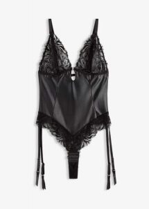 Body z efektem wetlook ze zdejmowanymi ramiączkami typu halter. Czarne body i gorsety bonprix, bez wzorów. Za 112,99 zł.