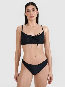 4F Góra od bikini damska - czarna M. Czarne bikini 4f, bez wzorów, z elastanu. W wyprzedaży za 69,99 zł.
