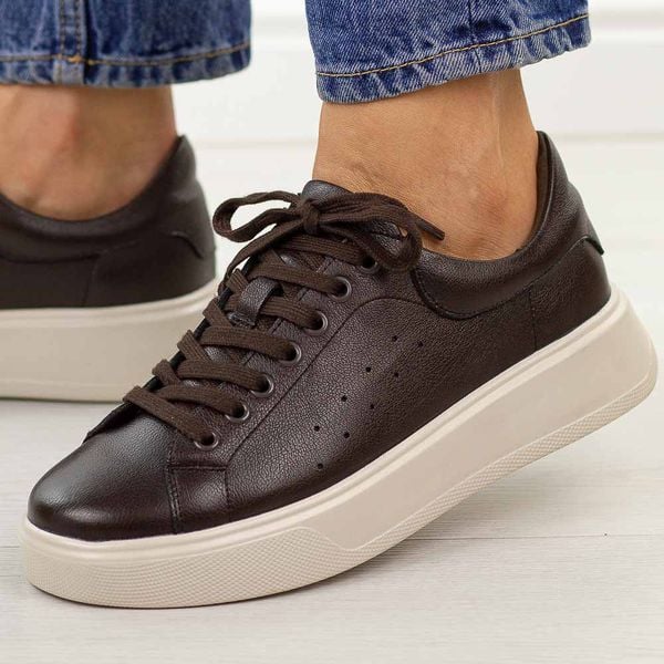 Brązowe skórzane półbuty damskie Cambell 19379. Brązowe półbuty Cambell, na jesień, bez wzorów, z jeansu, bez obcasa, bez zapięcia. Za 239,00 zł.