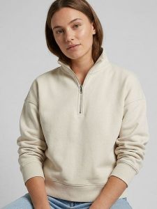 MOSS COPENHAGEN Bluza "Illiana" w kolorze kremowym rozmiar: M/L. Brązowe bluzy Moss Copenhagen, l, bez wzorów, bez kaptura. Za 144,58 zł.