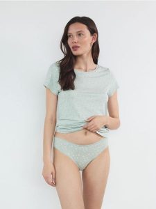 Bawełniane majtki figi 3 pack - jasnozielony. Zielone figi Reserved, bez wzorów, z bawełny. W wyprzedaży za 27,99 zł.