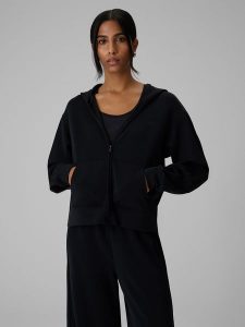 4F Bluza dresowa regular z modalem damska - czarna L. Czarne bluzy 4f, l, bez wzorów, z dresówki, z kapturem. Za 199,99 zł.