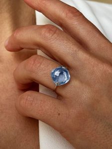 Les Petites Précieuses Srebrny pierścionek z kwarcem rozmiar: 58. Niebieskie pierścionki Les Petites Précieuses, z kwarcem, srebrne. Za 130,99 zł.