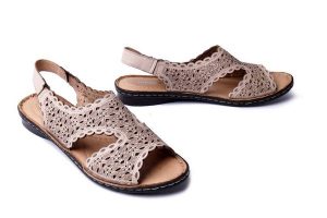 COMFORTABEL 710158-08 beige, sandały damskie. Brązowe sandały Comfortabel, w ażurowe wzory, ze skóry, bez obcasa, bez zapięcia. Za 158,94 zł.