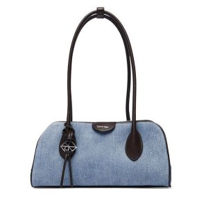 Torebka Calvin Klein. Niebieskie torebki klasyczne Calvin Klein, bez wzorów, z denimu, bez dodatków. Za 649,99 zł.