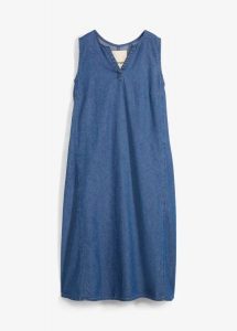 Sukienka jeansowa. Niebieskie sukienki bonprix, bez wzorów, z jeansu, bez kołnierzyka, bez ramiączek, midi. Za 149,99 zł.