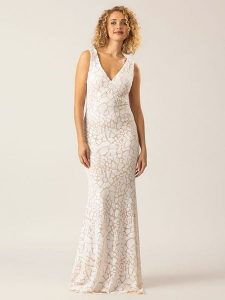 APART Sukienka w kolorze biało-beżowym rozmiar: 40. Białe sukienki Apart, bez wzorów, bez kołnierzyka, bez ramiączek, maxi. Za 372,47 zł.