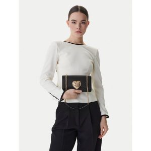Torebka LOVE MOSCHINO. Czarne torebki klasyczne LOVE MOSCHINO, bez wzorów, bez dodatków. Za 664,99 zł.