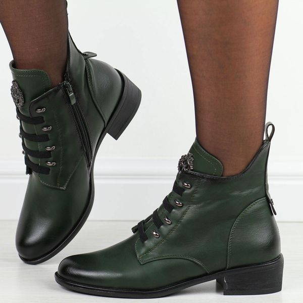 Zielone płaskie botki damskie Jezzi asa198-21. Zielone botki Jezzi, na jesień, bez wzorów, z materiału, z okrągłym noskiem, bez obcasa, na obcasie, bez zapięcia. W wyprzedaży za 215,10 zł.