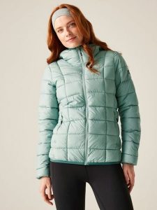 Regatta Kurtka pikowana "Asper" w kolorze miętowym rozmiar: 38. Zielone kurtki Regatta, bez wzorów, bez kaptura. Za 209,82 zł.