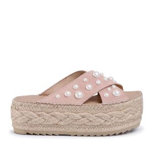 Espadryle Eva Minge. Czerwone espadryle Eva Minge, bez wzorów, bez obcasa. Za 499,99 zł.