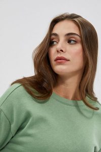 Bluza z dekoltem na plecach oliwkowa. Zielone bluzy MOODO, xl, bez wzorów, z bawełny, bez kaptura. W wyprzedaży za 49,99 zł.