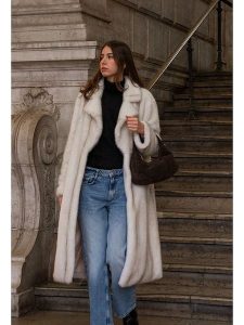 Maison héritage PARIS Skórzana torebka "Gisor Suede" w kolorze brązowym - 29 x 20 x 10 cm rozmiar: onesize. Brązowe torebki klasyczne Maison héritage PARIS, bez wzorów, z materiału, przez ramię, bez dodatków. Za 304,99 zł.