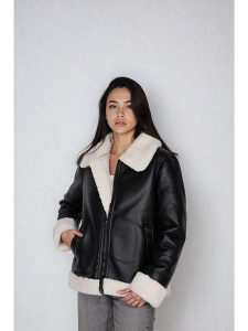 Steve Madden Kurtka w kolorze czarnym ze skóry syntetycznej rozmiar: XXL. Czarne kurtki Steve Madden, xxl, bez wzorów, ze skóry, bez kaptura. Za 217,99 zł.