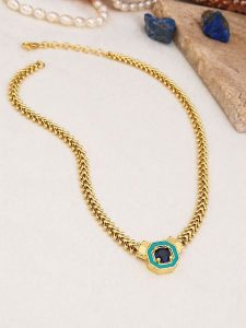 Pierres de Jade Pozłacany naszyjnik z elementem ozdobnym - dł. 45 cm rozmiar: onesize. Niebieskie naszyjniki Pierres de Jade, z cyrkonią, pozłacane. Za 100,99 zł.