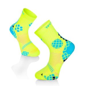 Skarpety kompresyjne do biegania żółte. Żółte skarpetki TRY TO FLY, bez wzorów. W wyprzedaży za 65,54 zł.