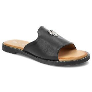 Czarne Klapki Filippo Wygodne Buty Damskie. Czarne klapki Filippo, z aplikacjami, ze skóry ekologicznej, bez obcasa. Za 135,00 zł.