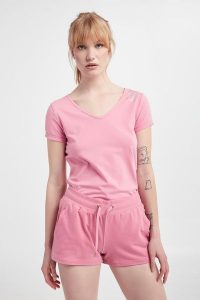 T-shirt damski EA7 EMPORIO ARMANI. T-shirty EA7 Emporio Armani, l, bez wzorów, bez kołnierzyka, bez ramiączek. W wyprzedaży za 156,02 zł.