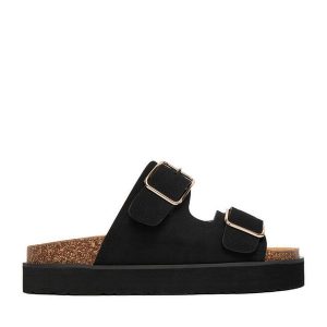 Klapki DeeZee. Czarne klapki DeeZee, bez wzorów, bez obcasa. Za 129,99 zł.