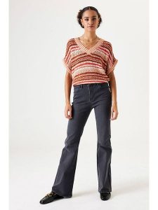 Garcia Sweter w kolorze jasnoróżowo-czerwono-białym rozmiar: L. Białe swetry oversize Garcia, l, bez wzorów, ze splotem, bez ramiączek. Za 126,45 zł.