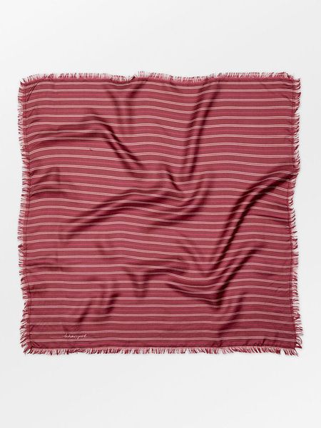 Becksöndergaard Jedwabny szal w kolorze czerwonym - 65 x 65 cm rozmiar: onesize. Czerwone szaliki Becksöndergaard, bez wzorów, z jedwabiu. Za 161,34 zł.