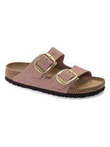 Birkenstock Skórzane klapki "Arizona" w kolorze jasnoróżowym rozmiar: 37. Różowe klapki Birkenstock, bez wzorów, z nubiku, z otwartym noskiem, bez obcasa. Za 457,95 zł.