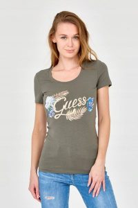GUESS Damski zielony t-shirt ze zdobionym logo. Zielone t-shirty Guess, s, z aplikacjami, z bawełny, bez kołnierzyka, bez ramiączek. W wyprzedaży za 199,99 zł.