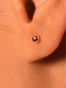 DIAMANTA Złote kolczyki-wkrętki "Demi Boule" rozmiar: onesize. Żółte kolczyki DIAMANTA, złote. Za 339,99 zł.