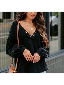 Milan Kiss Bluzka w kolorze czarnym rozmiar: M. Czarne bluzki Milan Kiss, m, bez wzorów, bez kołnierzyka, bez ramiączek. Za 165,99 zł.