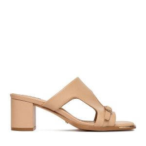 Klapki MEXX. Brązowe klapki Mexx, bez wzorów, bez obcasa. Za 279,99 zł.