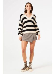 Garcia Sweter w kolorze czarno-beżowym rozmiar: M. Brązowe swetry oversize Garcia, m, bez wzorów, z bawełny, bez ramiączek. Za 149,31 zł.