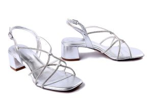 TAMARIS 1-28236-42 941 silver, sandały damskie. Szare sandały Tamaris, bez wzorów, z gumy, bez obcasa, na obcasie, bez zapięcia. Za 209,93 zł.
