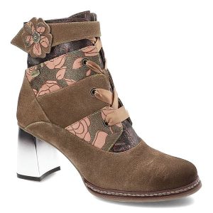 Brązowe Botki Laura Vita Obuwie Damskie Premium Edycja Limitowana. Brązowe botki LAURA VITA, z aplikacjami, bez obcasa, na obcasie, bez zapięcia. Za 479,00 zł.