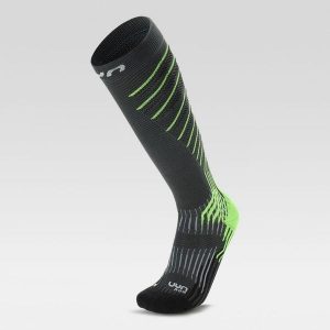 Skarpety kompresyjne do biegania damskie UYN Run Compression. Czarne skarpetki UYN, bez wzorów. Za 129,99 zł.
