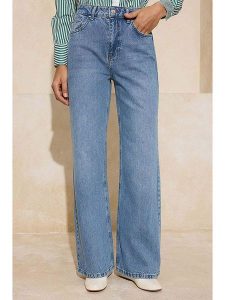 Trendyol Dżinsy - Comfort fit - w kolorze niebieskim rozmiar: 34. Niebieskie jeansy Trendyol, bez wzorów, z podwyższonym stanem. Za 95,99 zł.