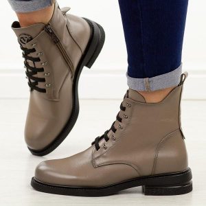 Taupe płaskie botki damskie Vinceza 58578. Botki VINCEZA, na jesień, bez wzorów, z jeansu, z okrągłym noskiem, bez obcasa, na płaskiej podeszwie, bez zapięcia. Za 219,00 zł.
